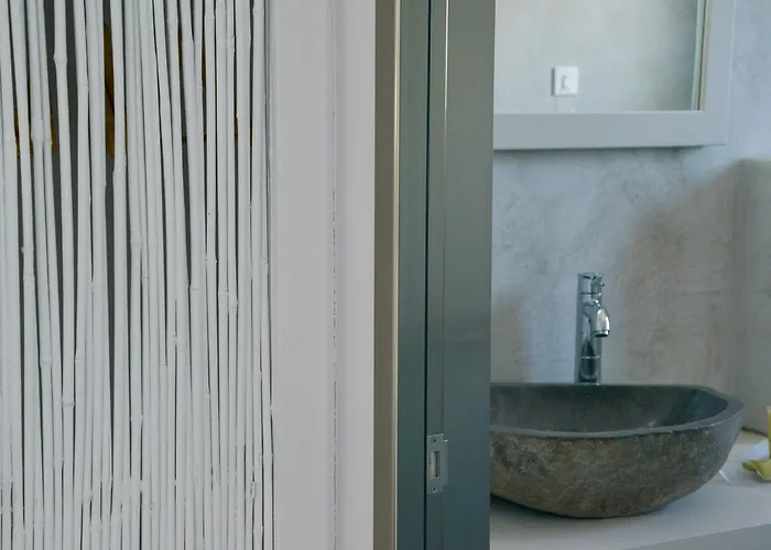 Olea Bay Αδάμας