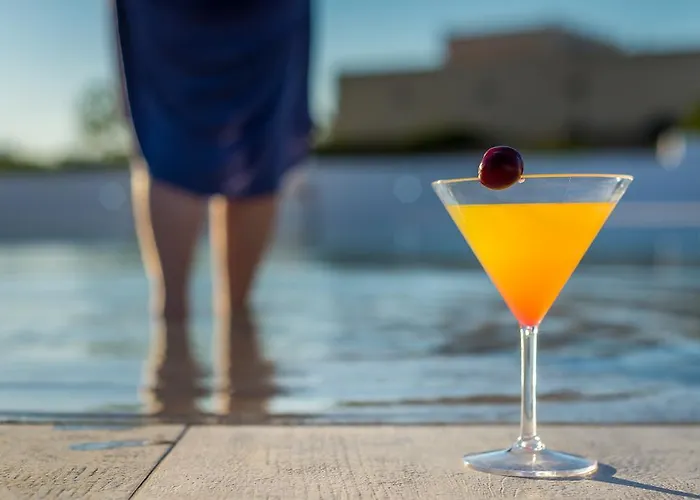 Olea Bay Adamantas (Milos)